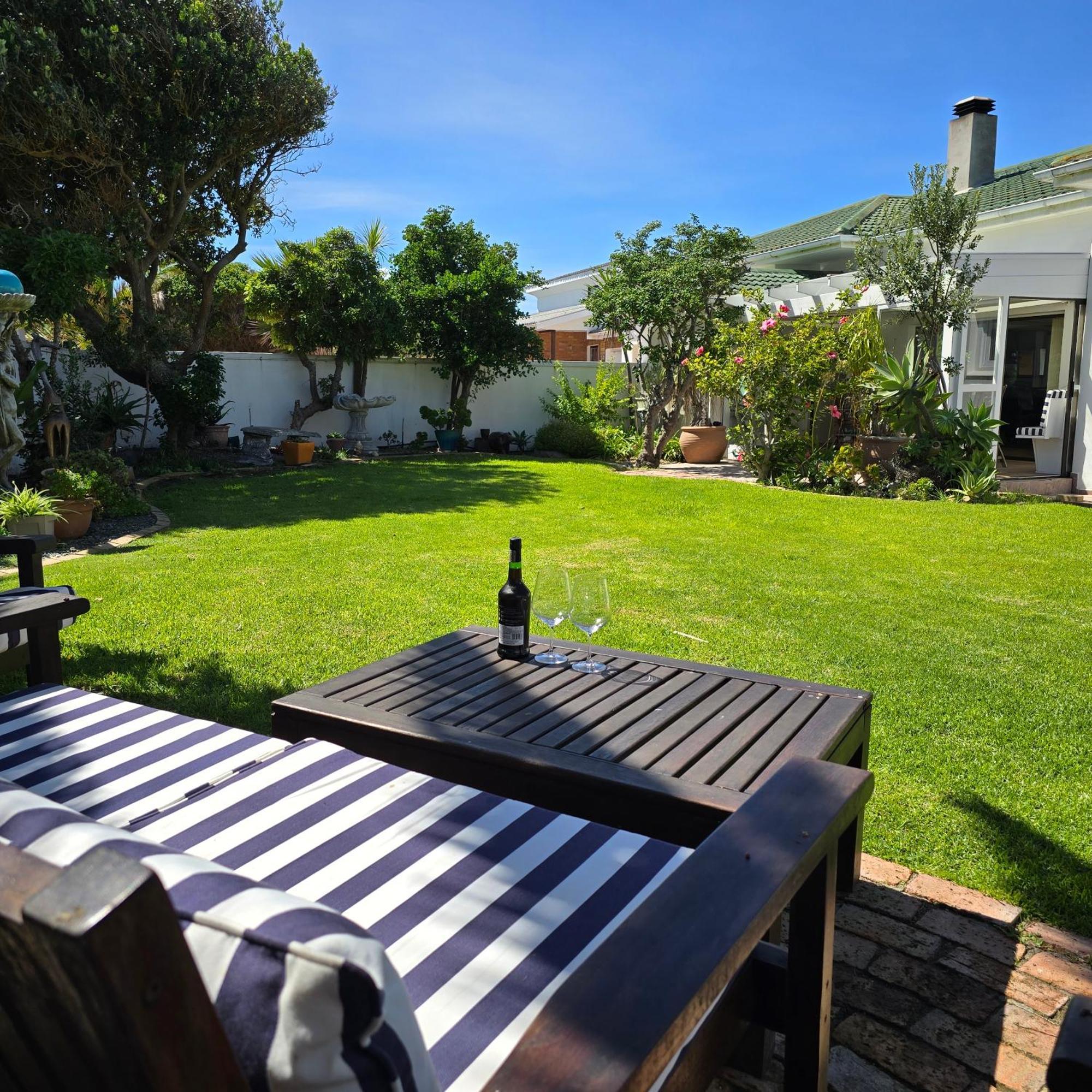 Swept Away Guesthouse - No-Loadshedding Yzerfontein Exterior photo
